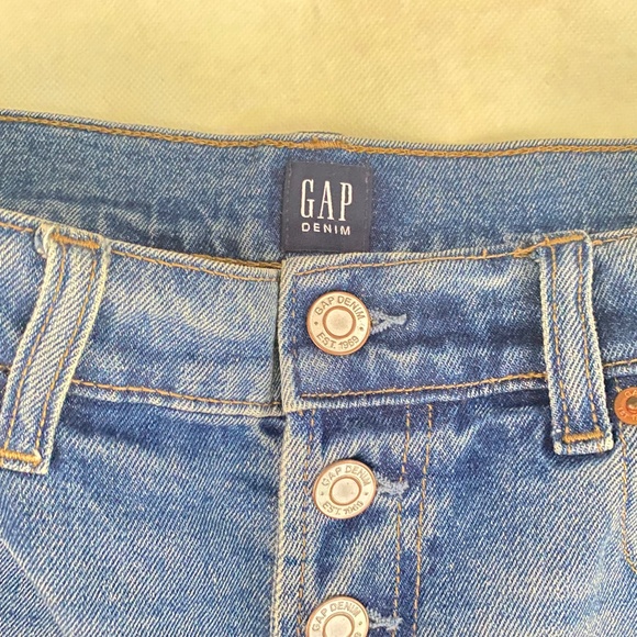 Gap distressed shorts size 4/27 - Picture 3 of 4